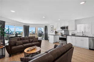 2212 W Oceanfront, Newport Beach, CA 92663 - Photo 13