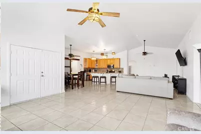 16192 Molino, Victorville, CA 92395 - Photo 23