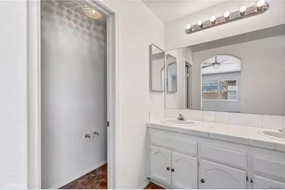 7592 Redwood Avenue, Hesperia, CA 92345 - Photo 45