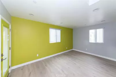531 W 80th Street, Los Angeles, CA 90044 - Photo 3