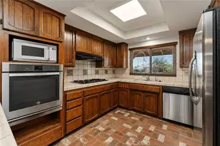 34407 Fairview Dr, Yucaipa, CA 92399 - Photo 5
