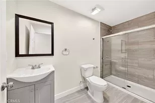 924 W 75th St, Los Angeles, CA 90044 - Photo 25
