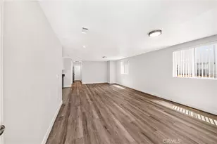 924 W 75th St, Los Angeles, CA 90044 - Photo 9