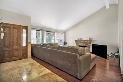 15442 Eiffel, Irvine, CA 92604 - Photo 5