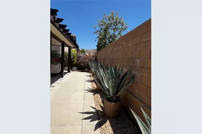 11555 Valley Oak Lane, Corona, CA 92883 - Photo 7