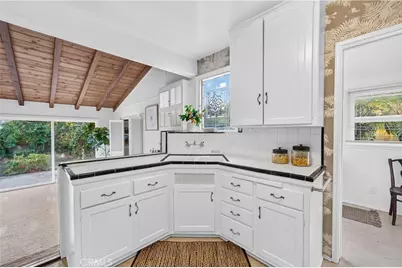 6724 De Celis Place, Lake Balboa, CA 91406 - Photo 21