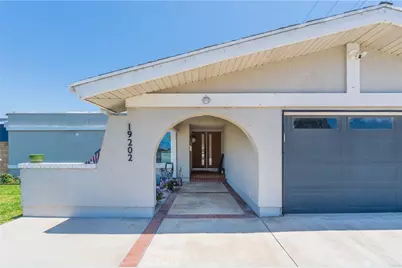 19202 Hickory, Huntington Beach, CA 92646 - Photo 3