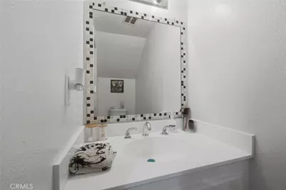 10015 Karmont Avenue, South Gate, CA 90280 - Photo 11