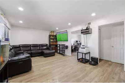 10015 Karmont Avenue, South Gate, CA 90280 - Photo 7