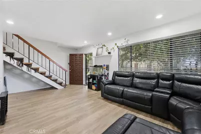 10015 Karmont Avenue, South Gate, CA 90280 - Photo 9