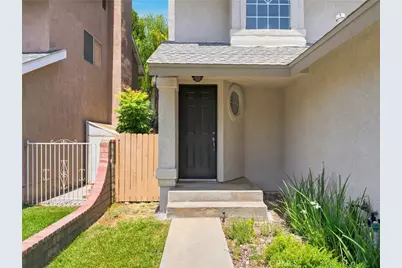 28525 Sugar Pine Way, Saugus, CA 91390 - Photo 5