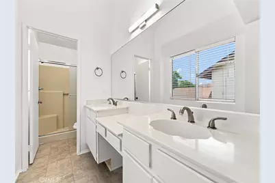 28525 Sugar Pine Way, Saugus, CA 91390 - Photo 25