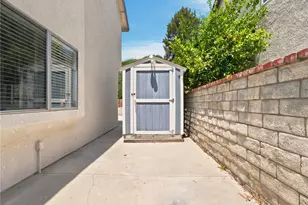 28525 Sugar Pine Way, Saugus, CA 91390 - Photo 29