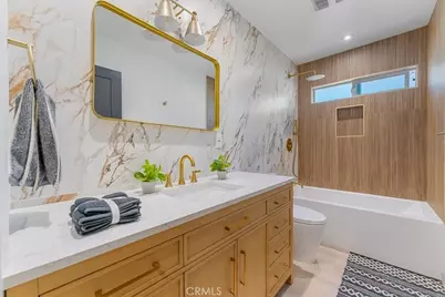 584 N Plymouth Boulevard, Los Angeles, CA 90004 - Photo 21
