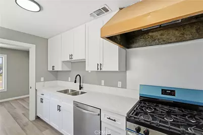 1002 Lochbrae Rd, Sacramento, CA 95815 - Photo 7