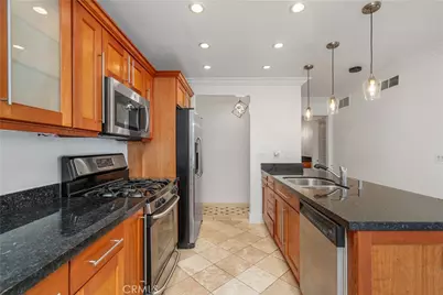 911 N Kings Road #319, West Hollywood, CA 90069 - Photo 17