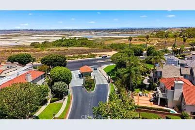 19239 Meadowood Cir, Huntington Beach, CA 92648 - Photo 15