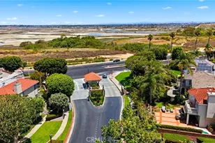 19239 Meadowood Cir, Huntington Beach, CA 92648 - Photo 15