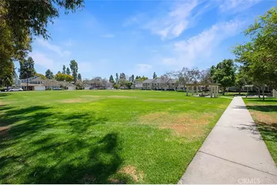 1 Woodleaf, Irvine, CA 92614 - Photo 35