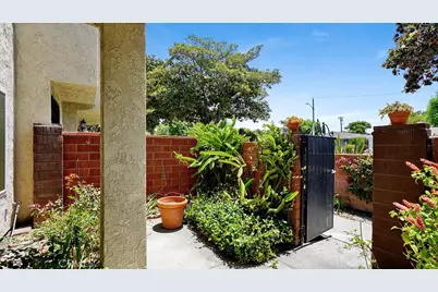 1013 W Orangewood, Anaheim, CA 92802 - Photo 17