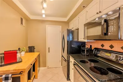 880 W 1st Street #204, Los Angeles, CA 90012 - Photo 11