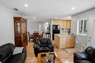 25097 Green Mill Ave, Newhall, CA 91321 - Photo 9