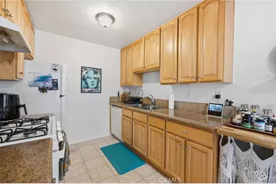 206 Portland Avenue, Huntington Beach, CA 92648 - Photo 7
