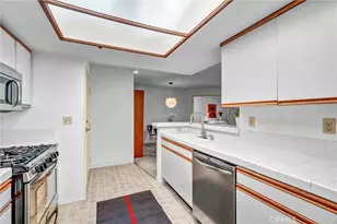 35 Linden Ave, Long Beach, CA 90802 - Photo 21