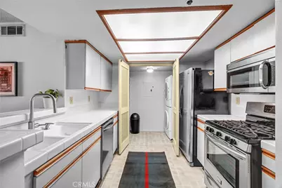 35 Linden Ave Unit 304, Long Beach, CA 90802 - Photo 17