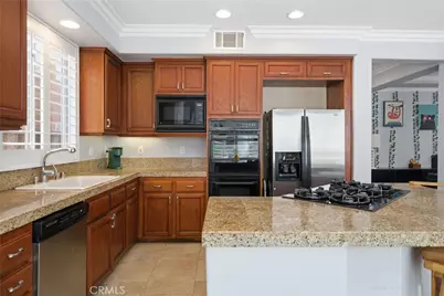 7124 Forest Glen Drive, Huntington Beach, CA 92648 - Photo 9