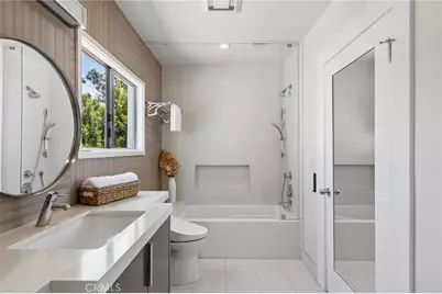 230 S Lucerne Boulevard, Los Angeles, CA 90004 - Photo 29