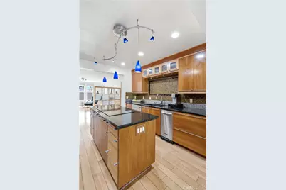 17140 Edgewater Lane, Huntington Beach, CA 92649 - Photo 21