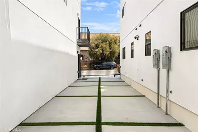 441 N Harvard Boulevard, Los Angeles, CA 90004 - Photo 29