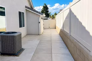 35579 Country Creek Dr, Yucaipa, CA 92399 - Photo 19