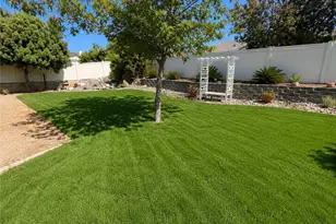 35579 Country Creek Dr, Yucaipa, CA 92399 - Photo 7