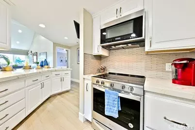 420 Lake #301, Huntington Beach, CA 92648 - Photo 5