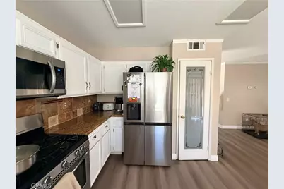 13960 Clydesdale Run, Victorville, CA 92394 - Photo 17