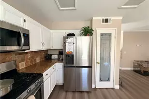 13960 Clydesdale Run, Victorville, CA 92394 - Photo 17