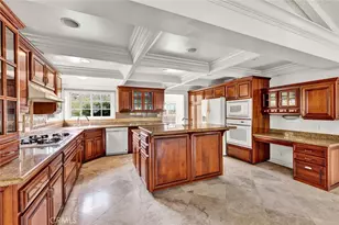 18922 Gregory Ln, Huntington Beach, CA 92646 - Photo 11