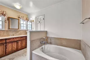 18922 Gregory Ln, Huntington Beach, CA 92646 - Photo 23