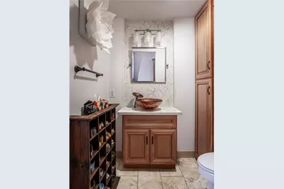 201 E Angeleno #105, Burbank, CA 91502 - Photo 19