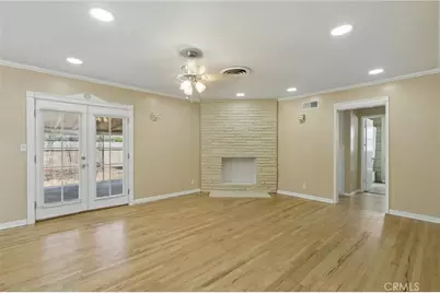 13155 Gault, Los Angeles, CA 91605 - Photo 9