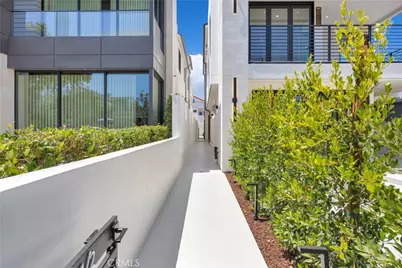 321 Larkspur Avenue #1/2, Corona del Mar, CA 92625 - Photo 3