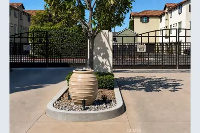 120 S Pacific  Ave #34, Santa Ana, CA 92703 - Photo 25
