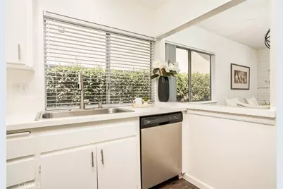 18092 Westlake Cir, Huntington Beach, CA 92648 - Photo 11