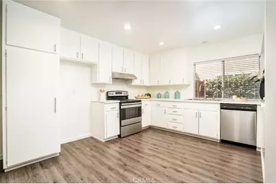 18092 Westlake Cir, Huntington Beach, CA 92648 - Photo 9