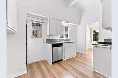 7735 Zelzah Avenue, Reseda, CA 91335 - Photo 5