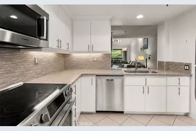 2 Canyon Island, Newport Beach, CA 92660 - Photo 3