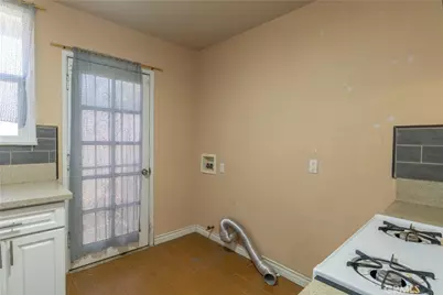 14300 S Ainsworth, Los Angeles, CA 90247 - Photo 25