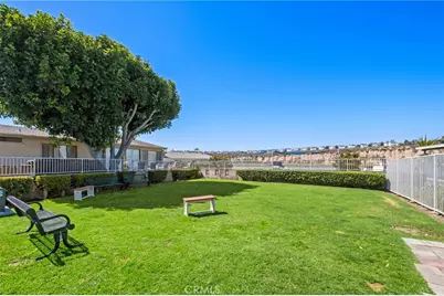 286 Mayflower, Newport Beach, CA 92660 - Photo 15